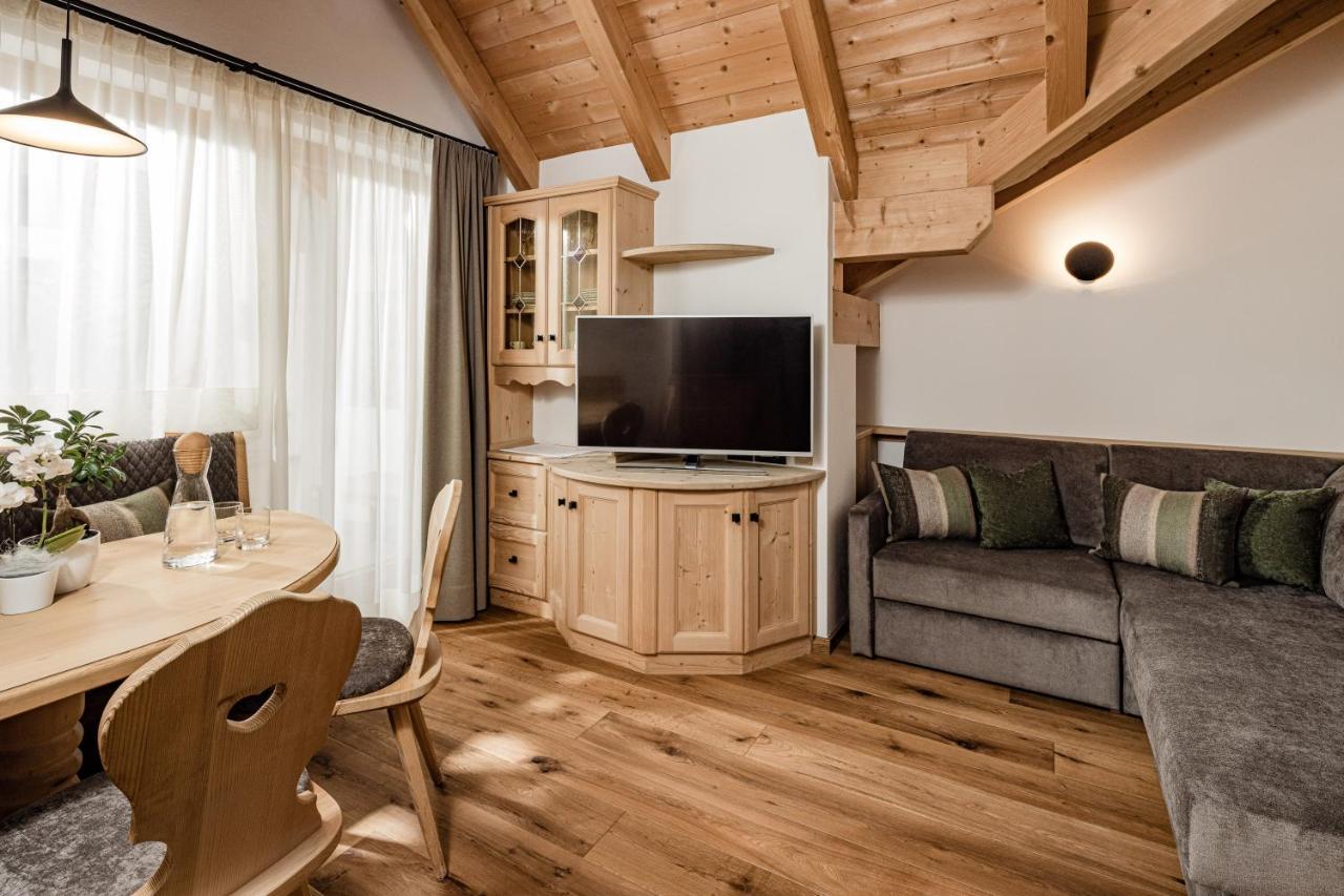 Apartments Belaval Santa Cristina Val Gardena Bagian luar foto